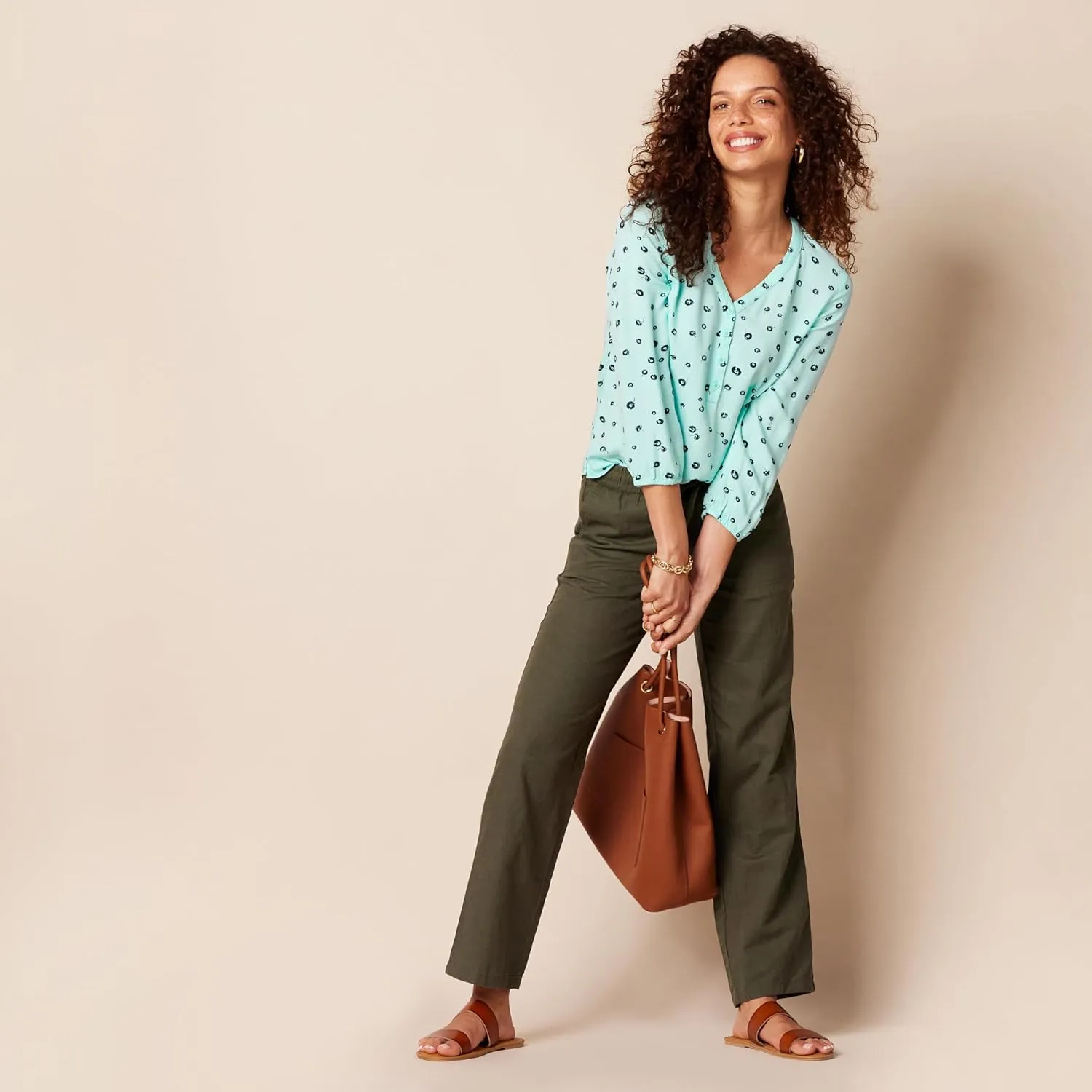 Amazon Essentials Women's 3/4 Sleeve Button Popover Shirt, Loose-Fit V-Neck Blouse